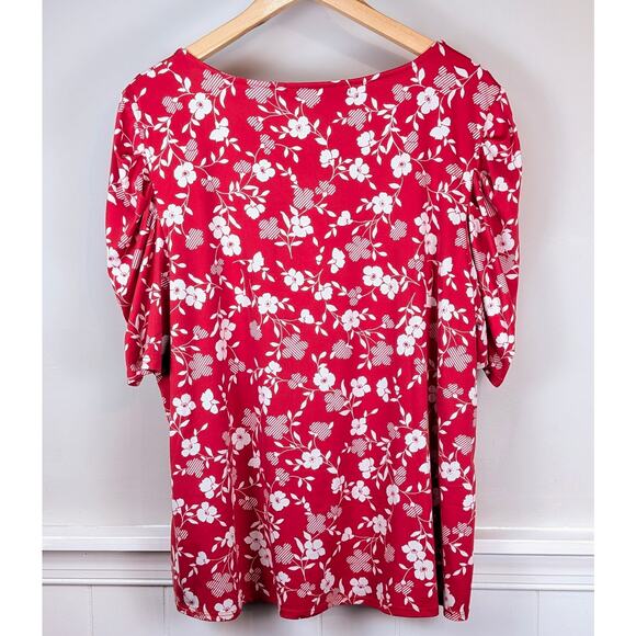 Socialite Curve Short Petal Sleeve Top in Bright Red and White Floral Print 2x - Picture 4 of 7